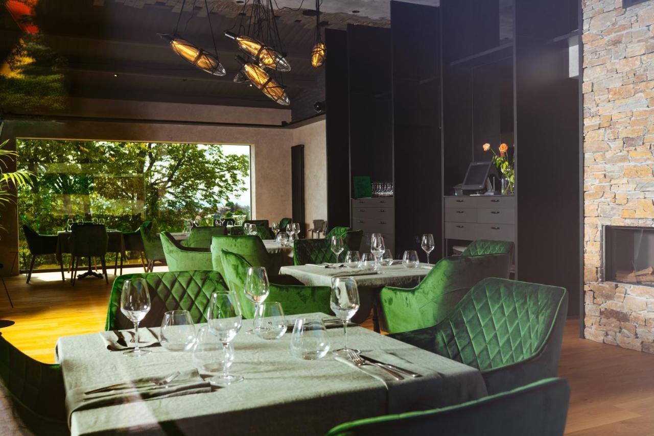 Restaurant & Pension U Hradu Šternberk Exteriör bild