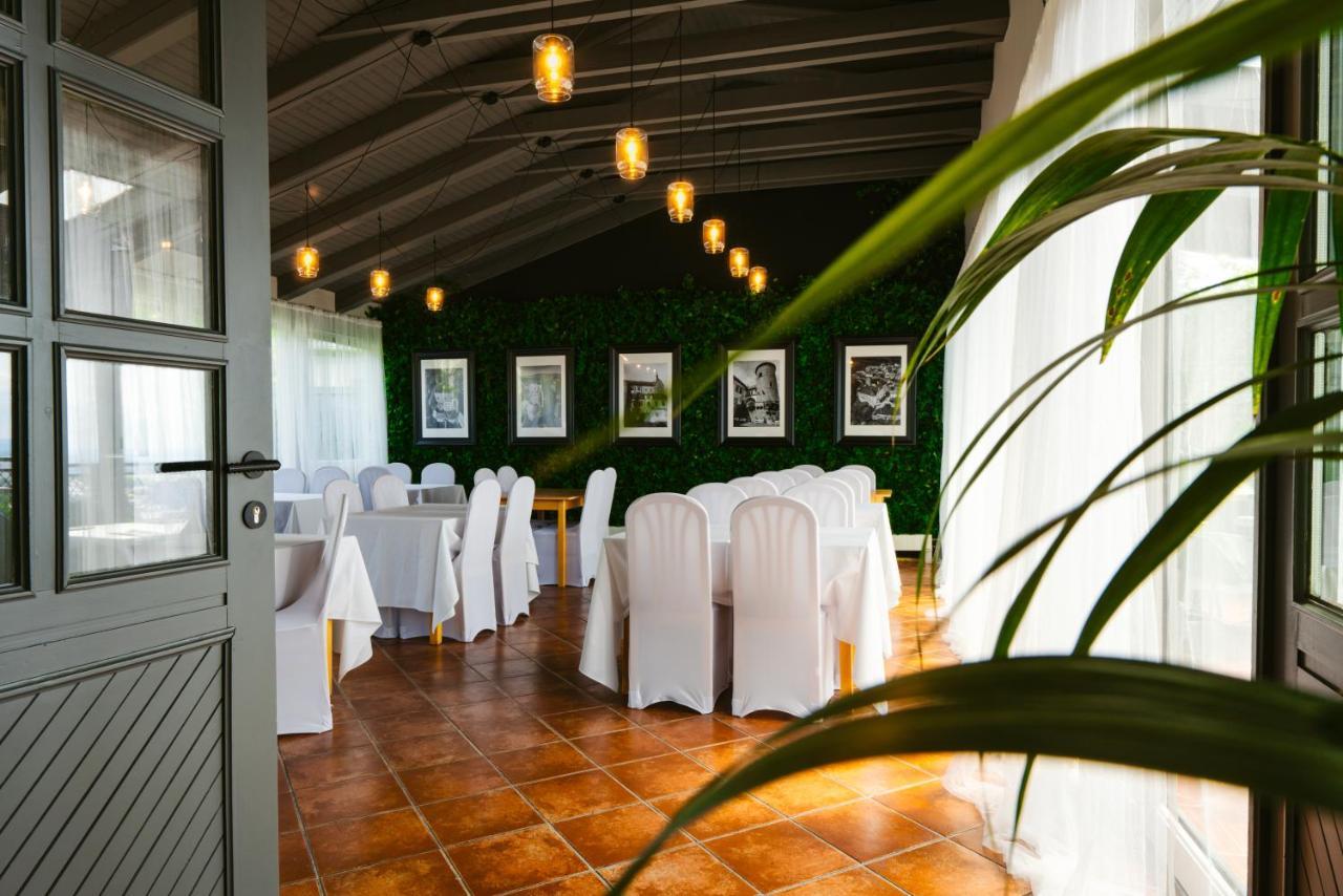 Restaurant & Pension U Hradu Šternberk Exteriör bild