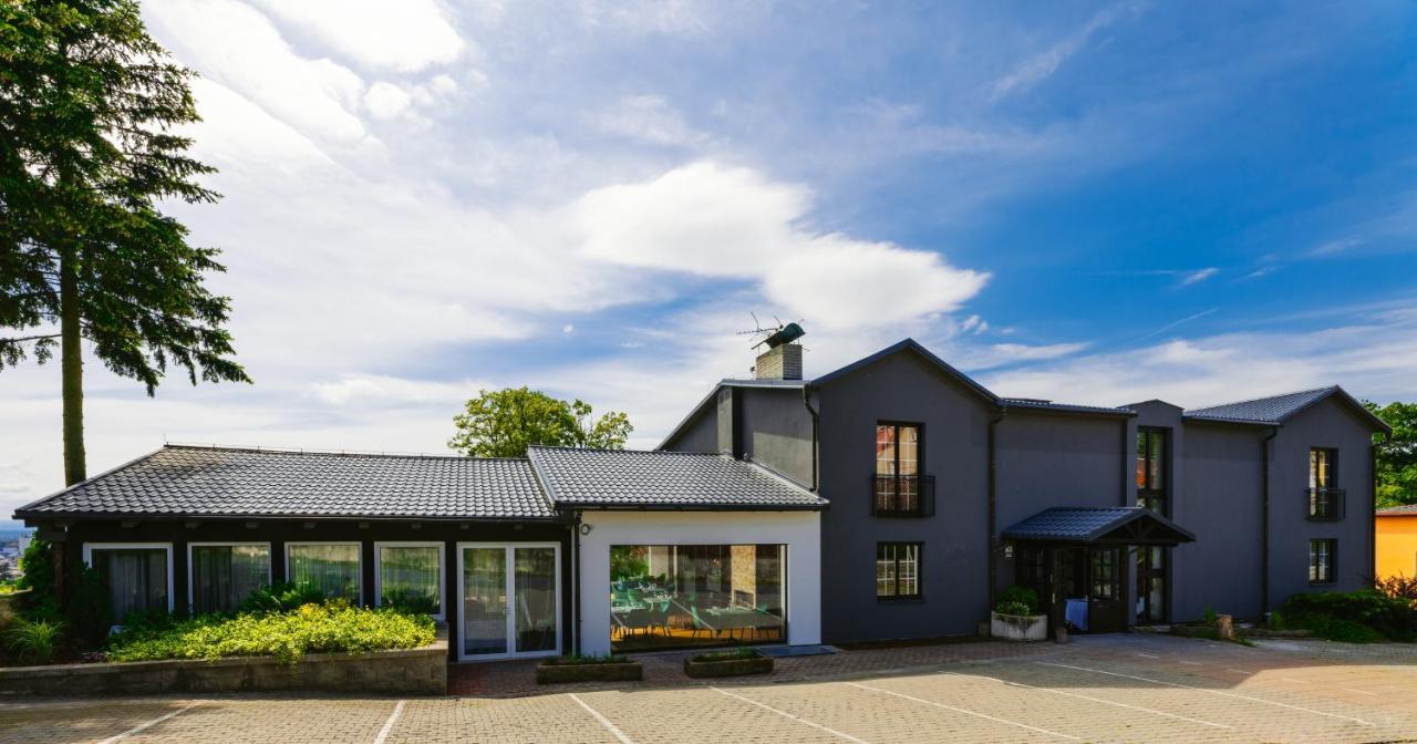 Restaurant & Pension U Hradu Šternberk Exteriör bild