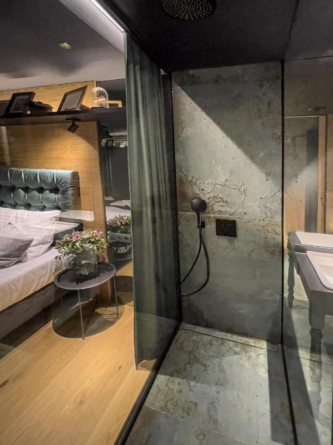 Restaurant & Pension U Hradu Šternberk Exteriör bild